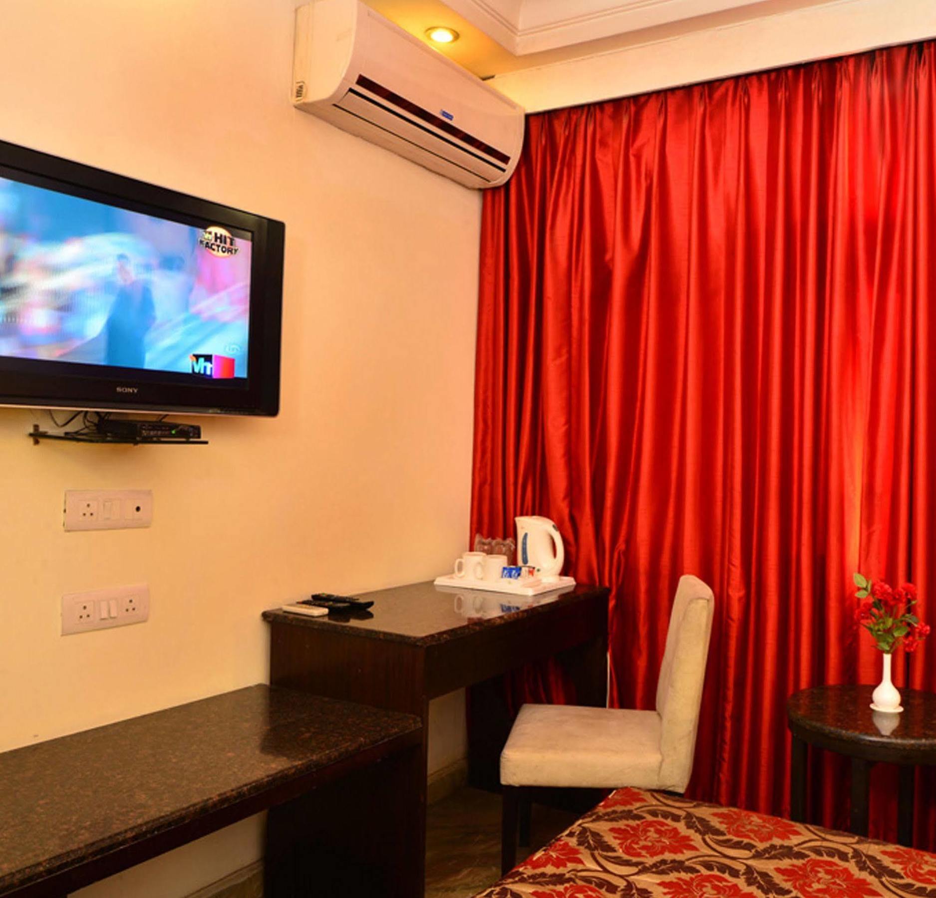 Hotel Shanti Palace West Patel Nagar New Delhi Exterior foto